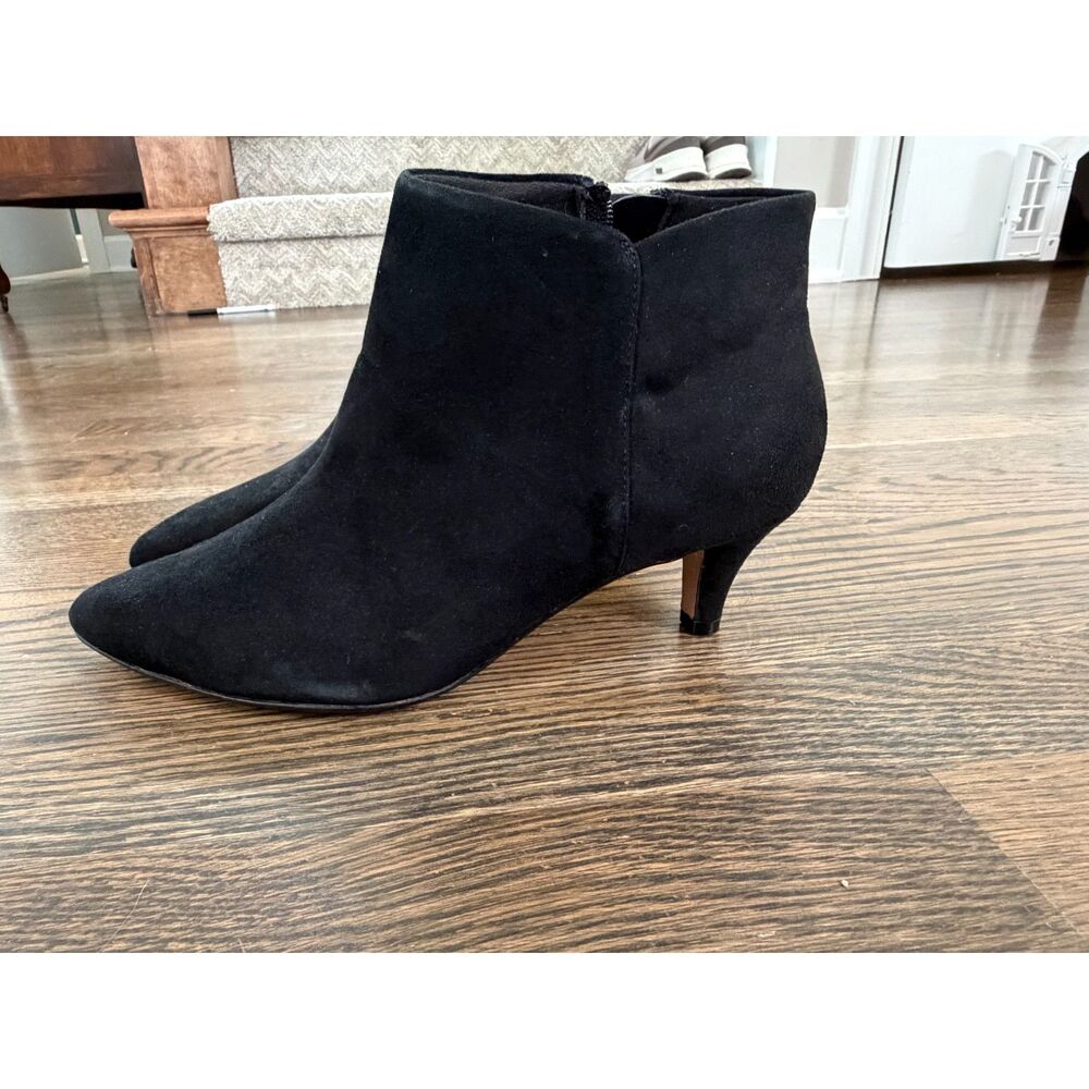 Clarks Black Suede Ankle Boots Kitten Heel Pointed Toe Zip Booties Women's 8.5 - Picture 3 of 6